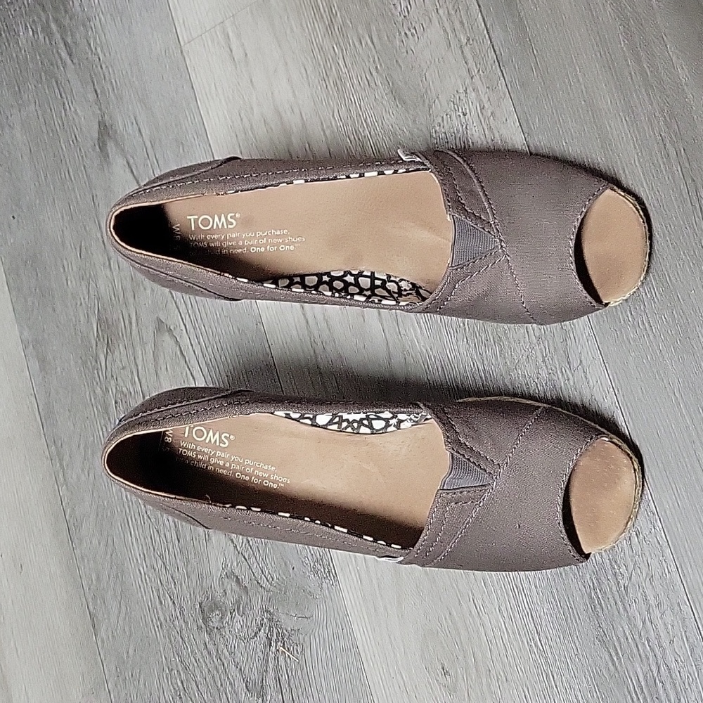 Tom's peep toe wedges, size 8. Used- Excellent condition.